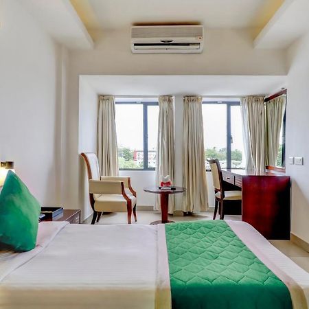 Hotel Luciya Kochi Екстериор снимка
