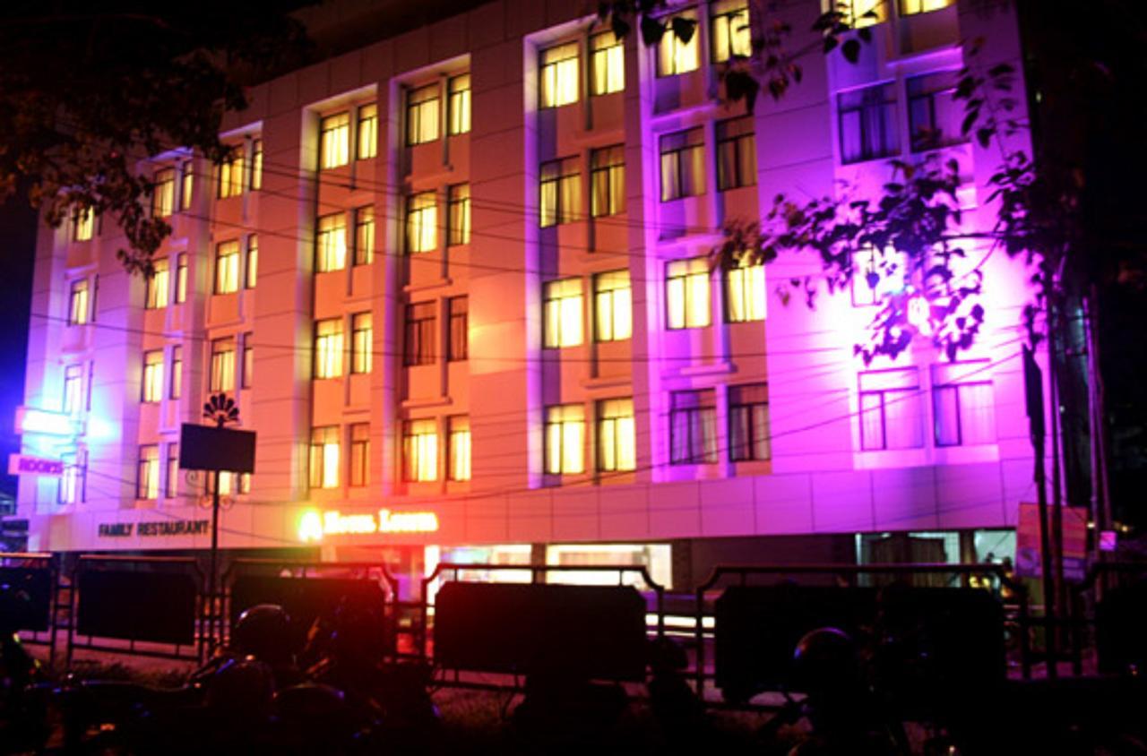 Hotel Luciya Kochi Екстериор снимка