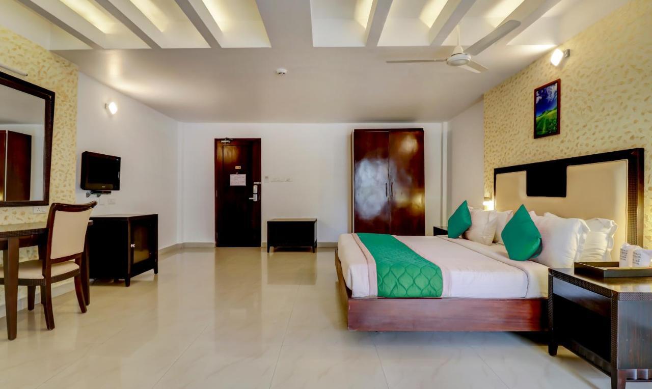 Hotel Luciya Kochi Екстериор снимка