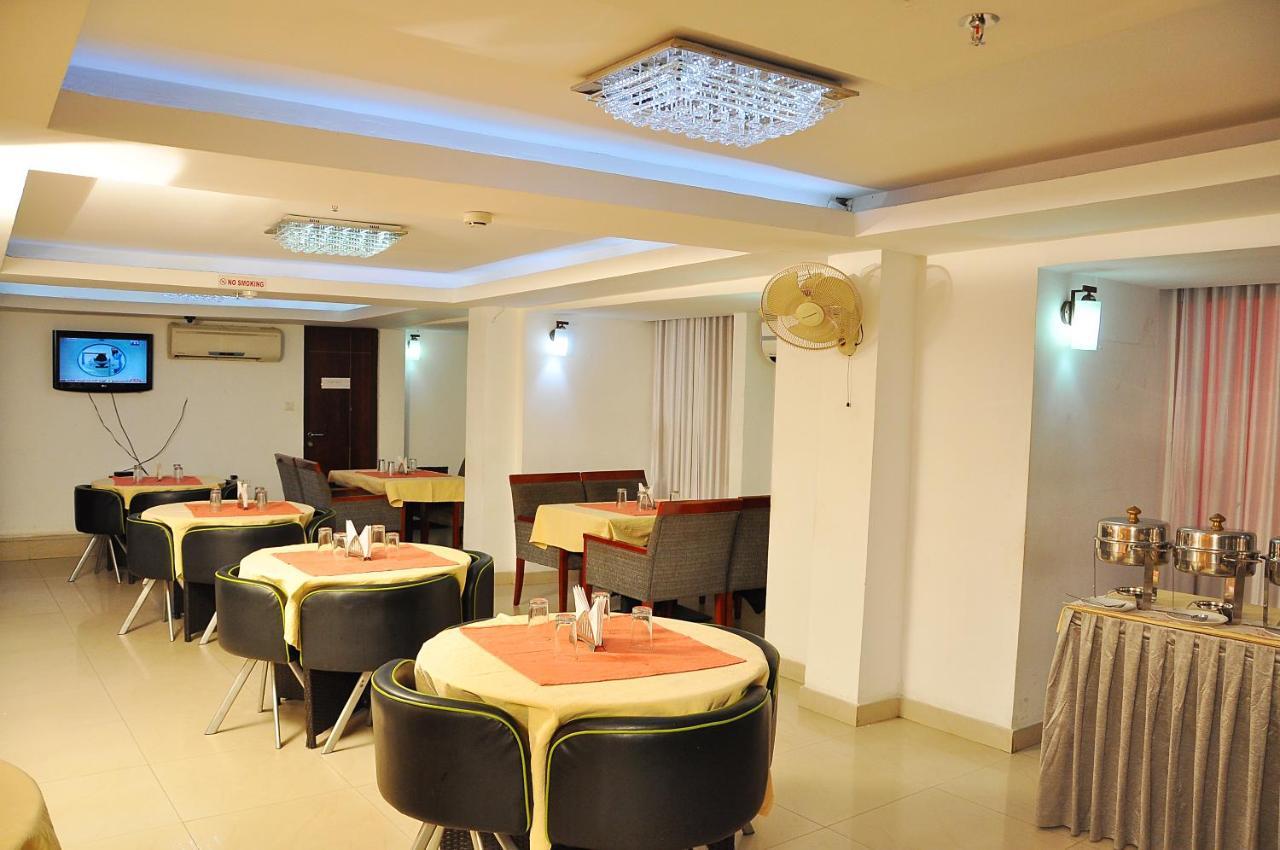 Hotel Luciya Kochi Екстериор снимка