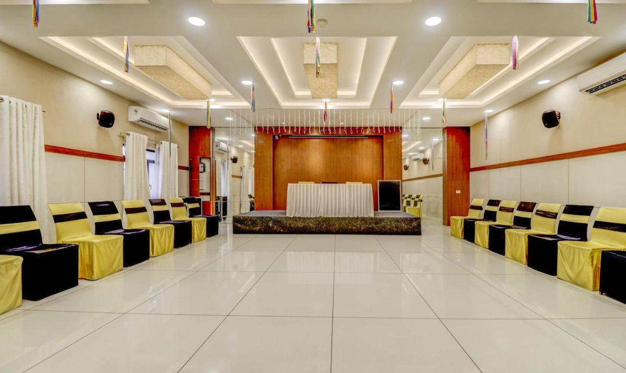 Hotel Luciya Kochi Екстериор снимка