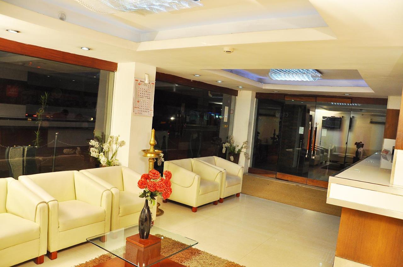 Hotel Luciya Kochi Екстериор снимка
