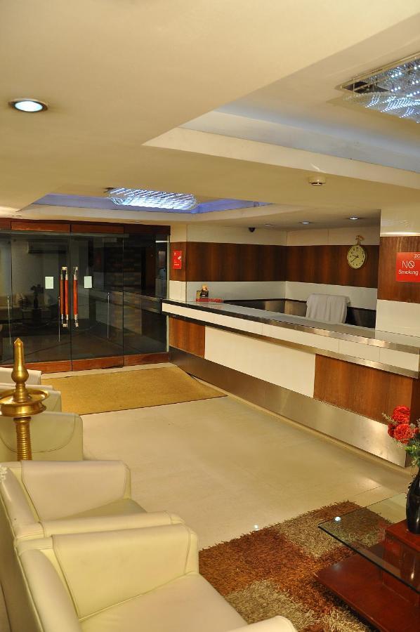 Hotel Luciya Kochi Екстериор снимка