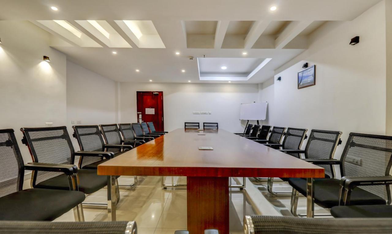 Hotel Luciya Kochi Екстериор снимка