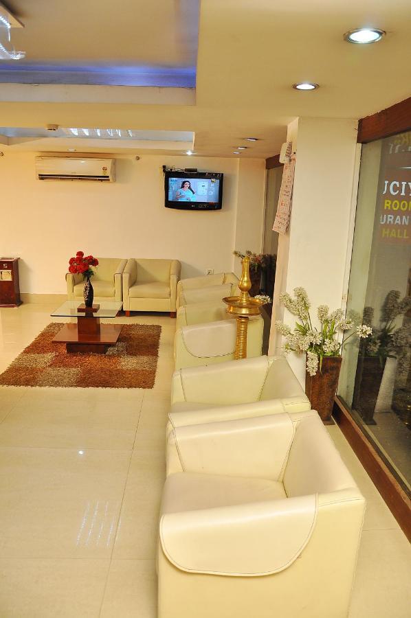 Hotel Luciya Kochi Екстериор снимка