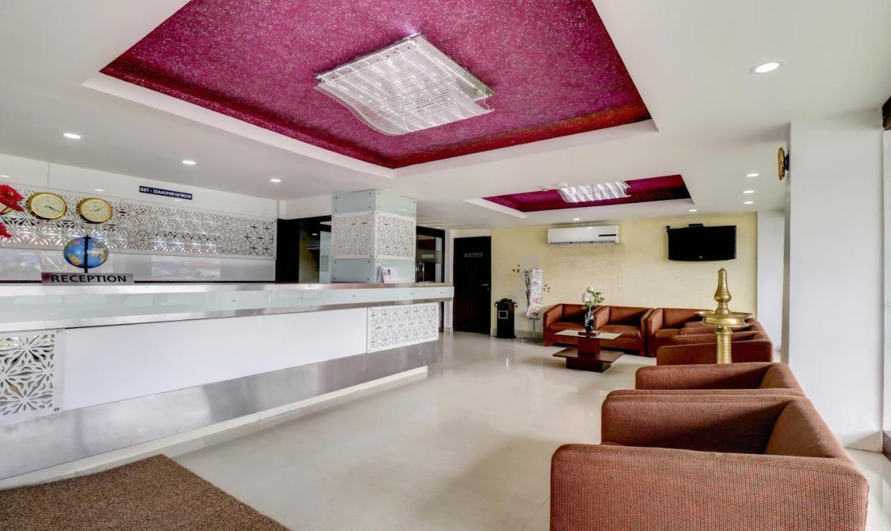 Hotel Luciya Kochi Екстериор снимка