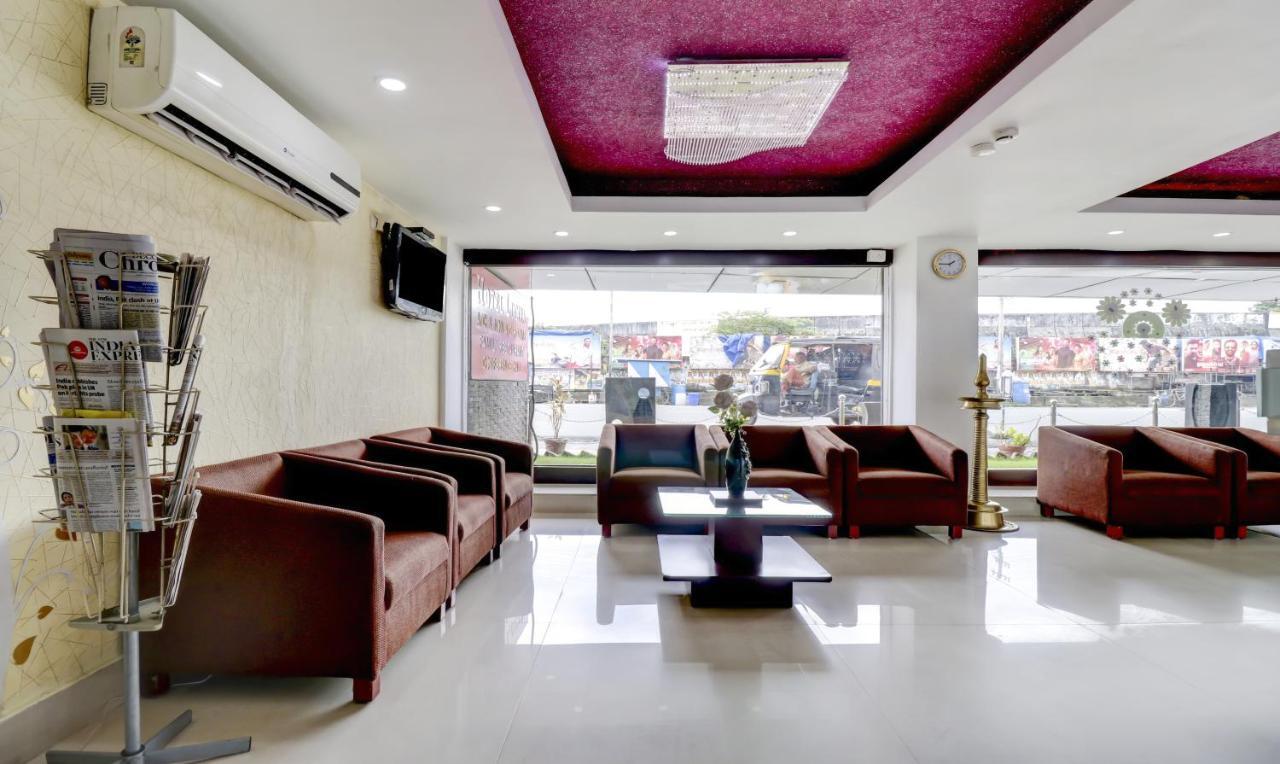 Hotel Luciya Kochi Екстериор снимка