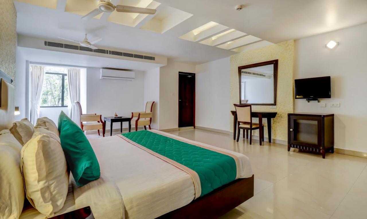 Hotel Luciya Kochi Екстериор снимка