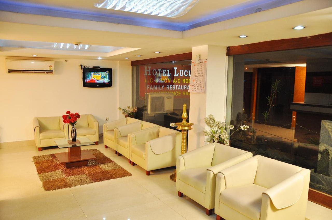 Hotel Luciya Kochi Екстериор снимка