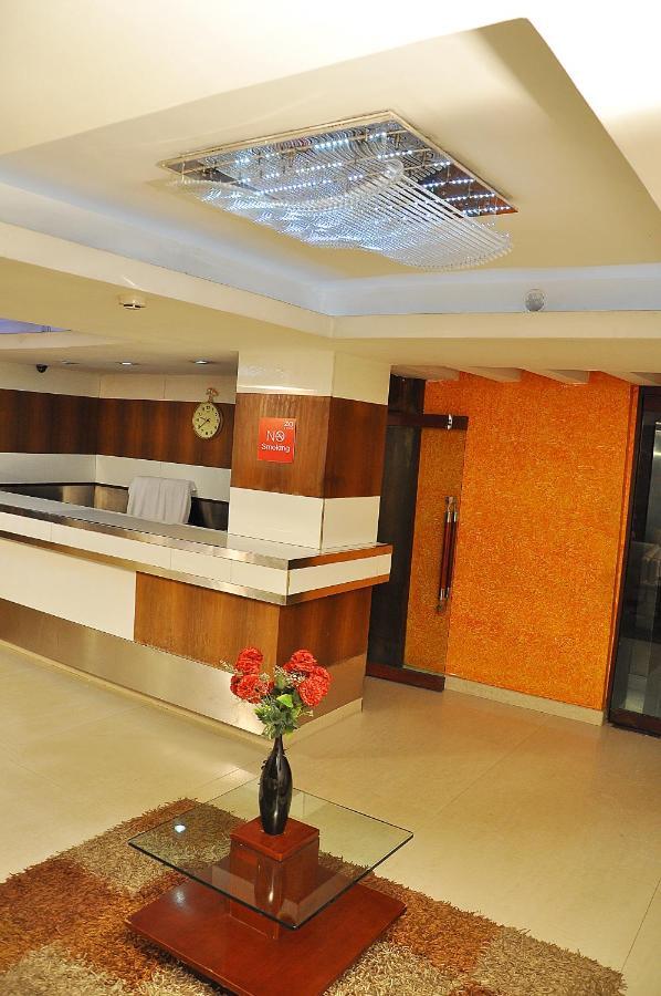 Hotel Luciya Kochi Екстериор снимка