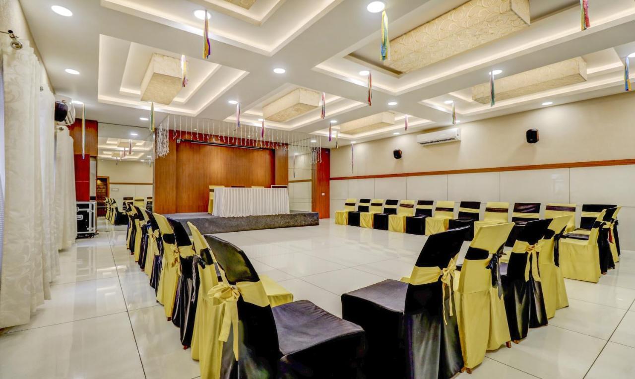 Hotel Luciya Kochi Екстериор снимка