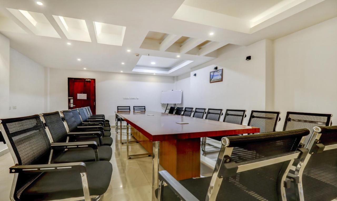 Hotel Luciya Kochi Екстериор снимка
