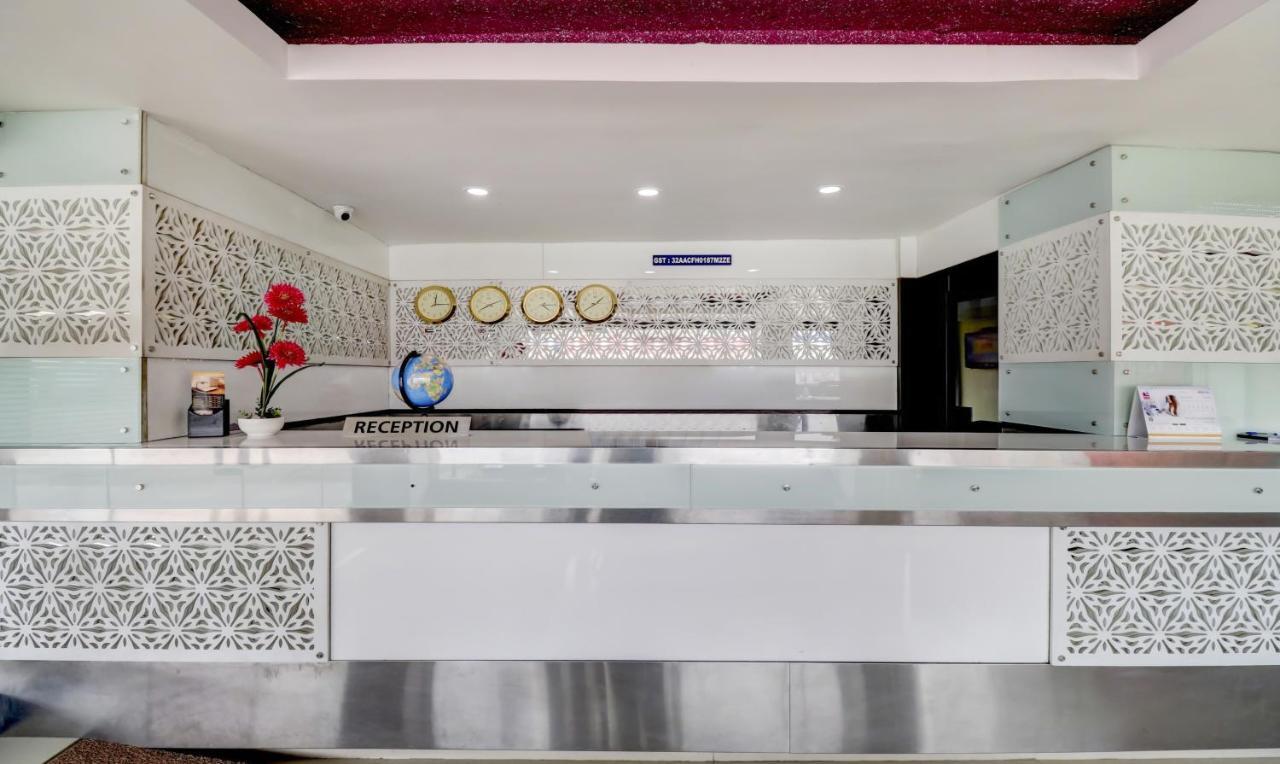 Hotel Luciya Kochi Екстериор снимка