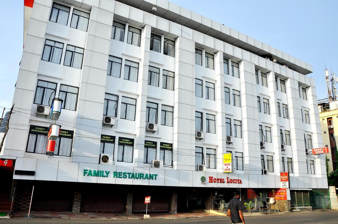 Hotel Luciya Kochi Екстериор снимка