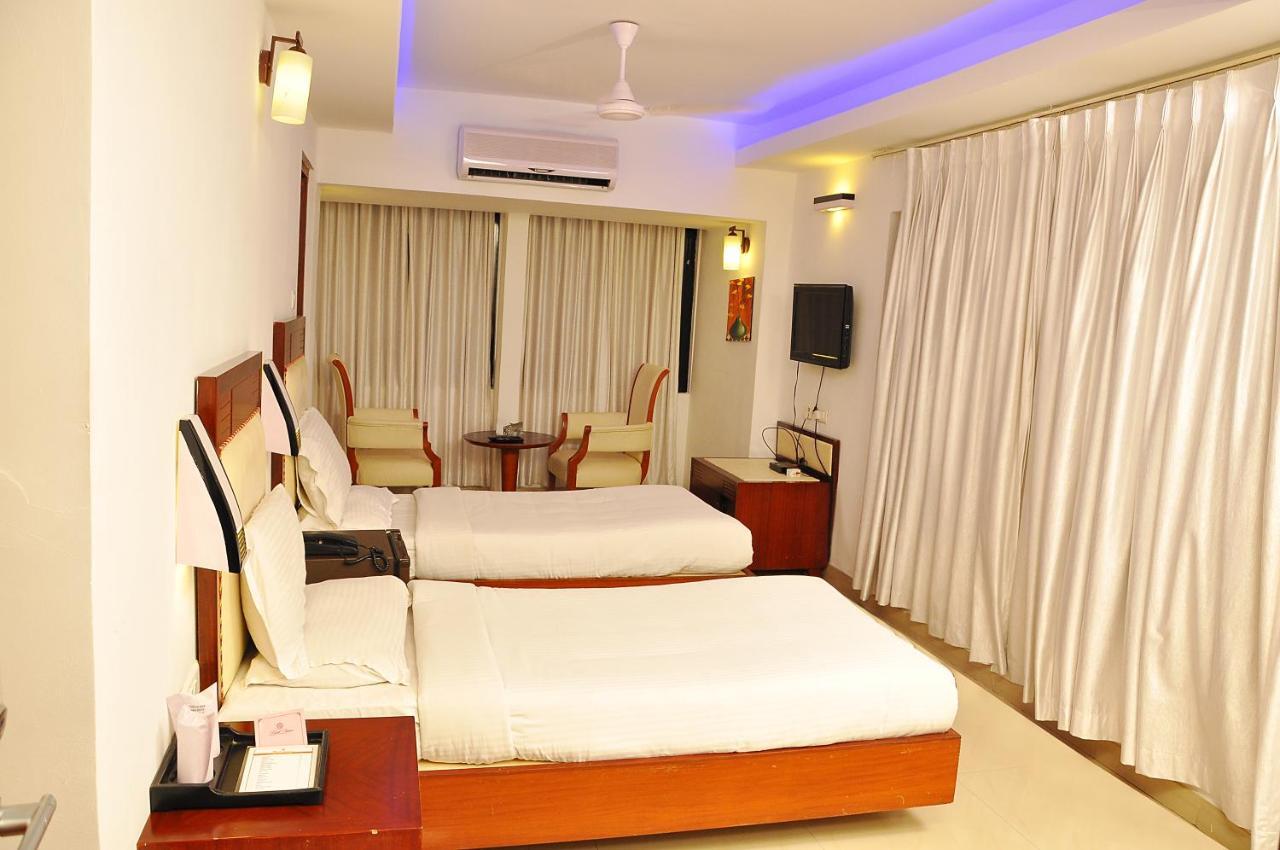 Hotel Luciya Kochi Екстериор снимка